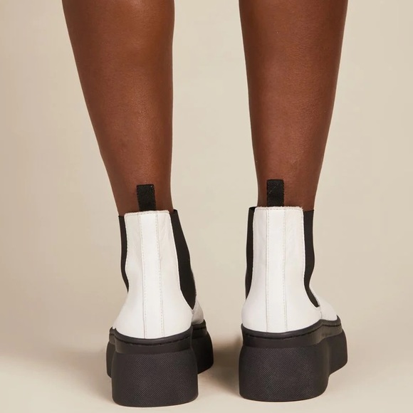 Intentionally Blank White Boots - Picture 8 of 8